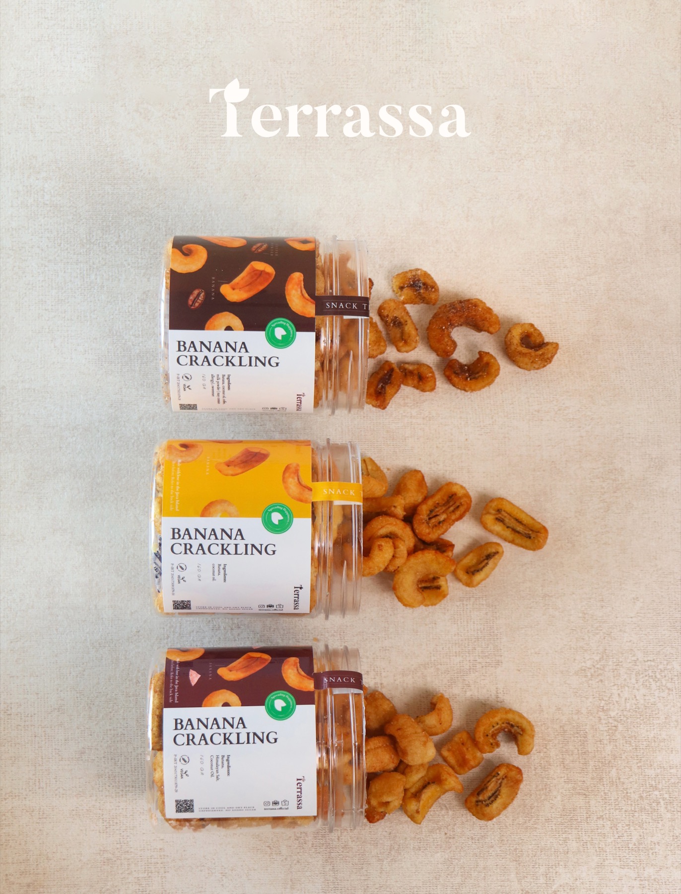 Open Terrassa Trio Set jars with banana crackling