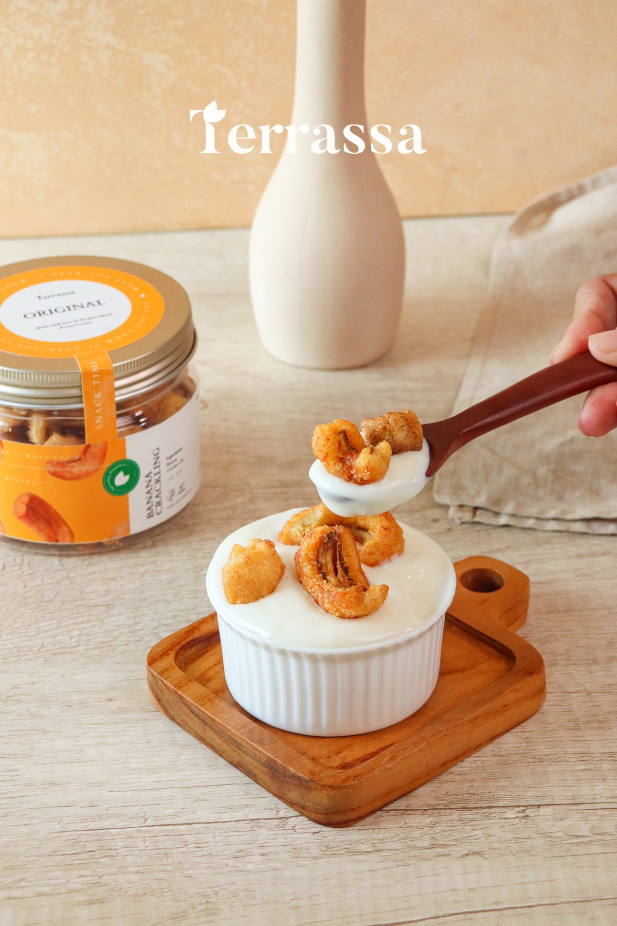 Terrassa dengan greek yoghurt di sendok